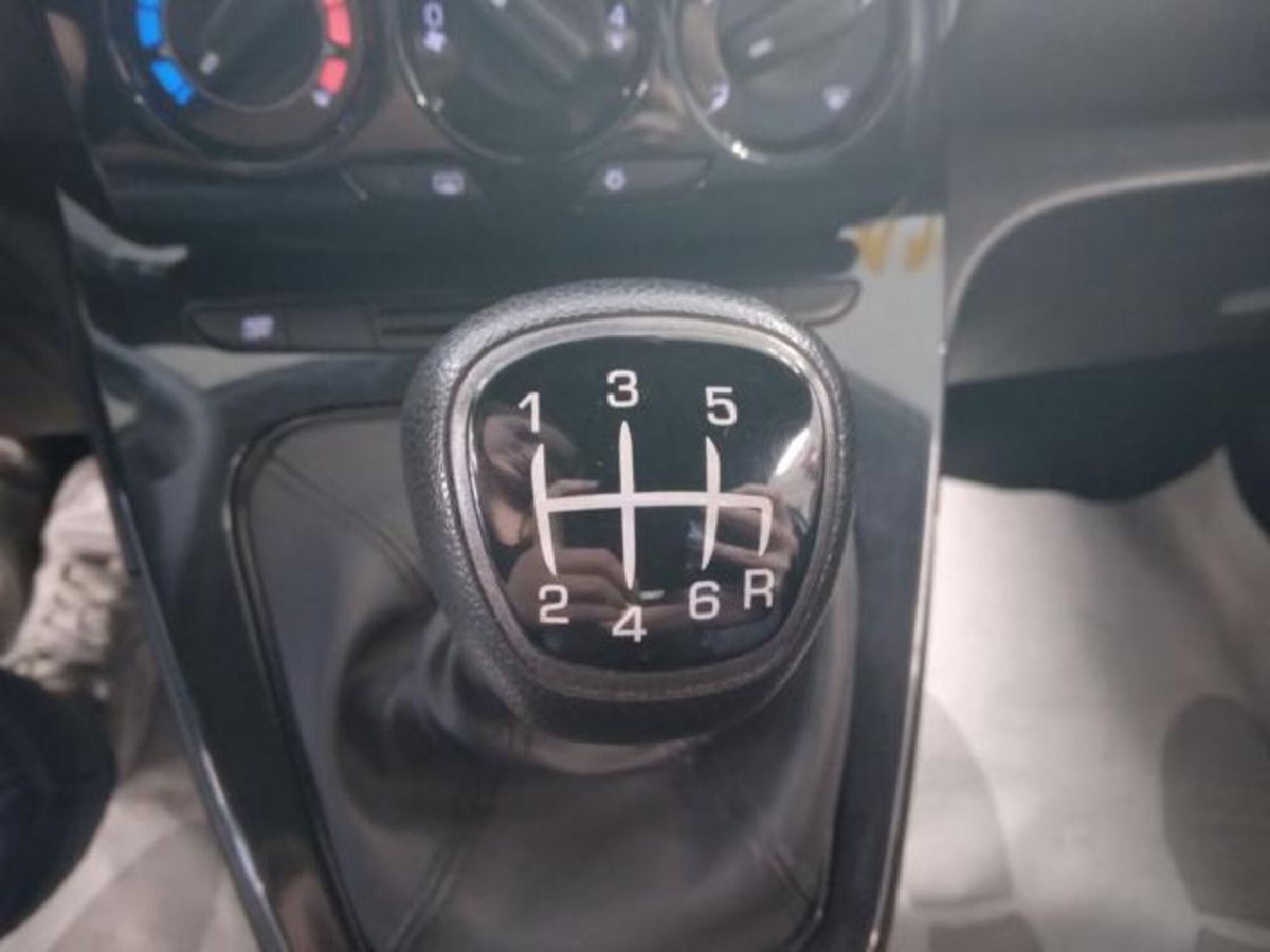Lancia Ypsilon 1.0 FireFly 5 porte S&S Hybrid Ecochic Silver (12)