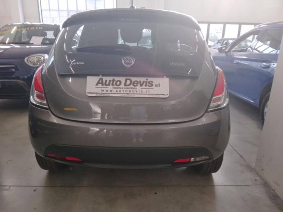 Lancia Ypsilon 1.0 FireFly 5 porte S&S Hybrid Ecochic Silver (3)