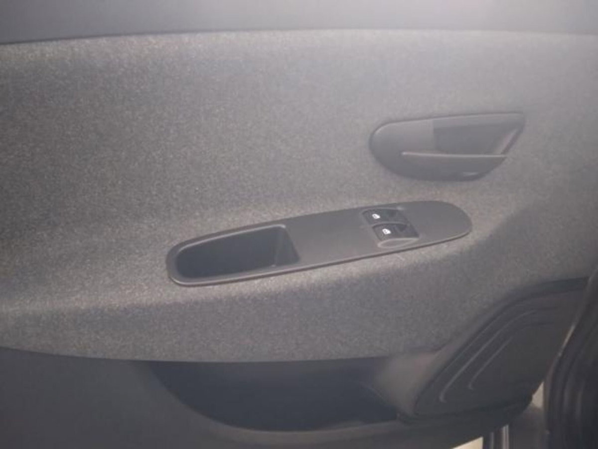 Lancia Ypsilon 1.0 FireFly 5 porte S&S Hybrid Ecochic Silver (6)