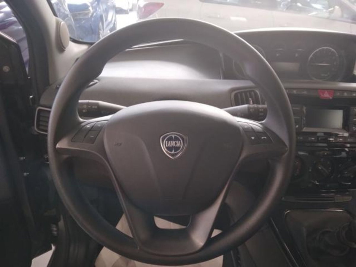 Lancia Ypsilon 1.0 FireFly 5 porte S&S Hybrid Ecochic Silver (9)