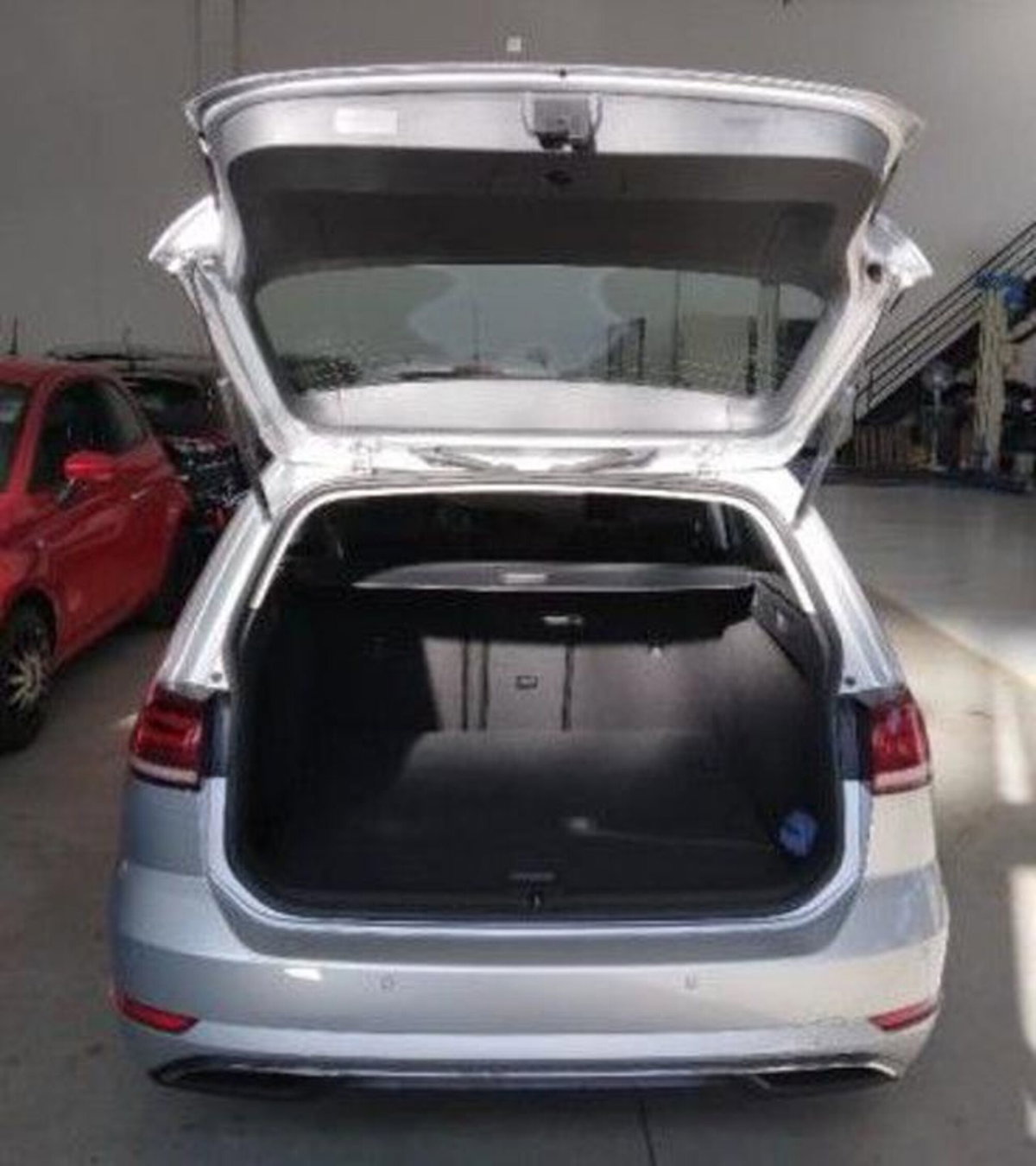 Volkswagen Golf Variant 2.0 TDI DSG Business BlueMotion Technology (4)