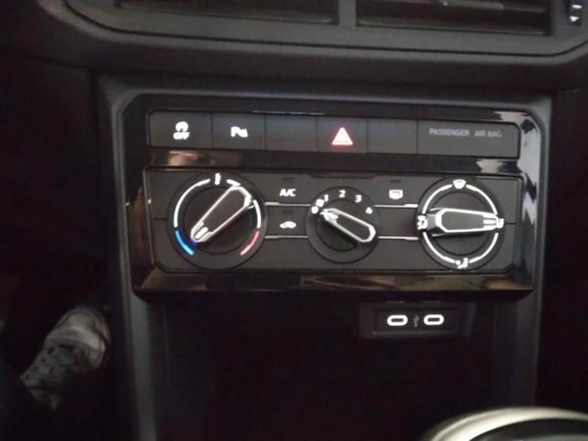 Volkswagen T-Cross 1.0 tsi Life 95cv (11)