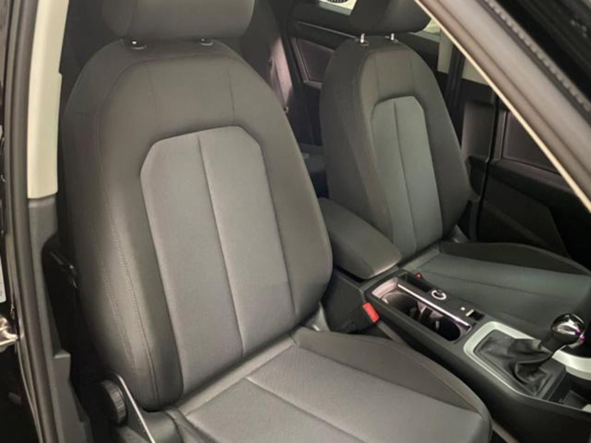 Audi Q3 35 TDI Business (11)