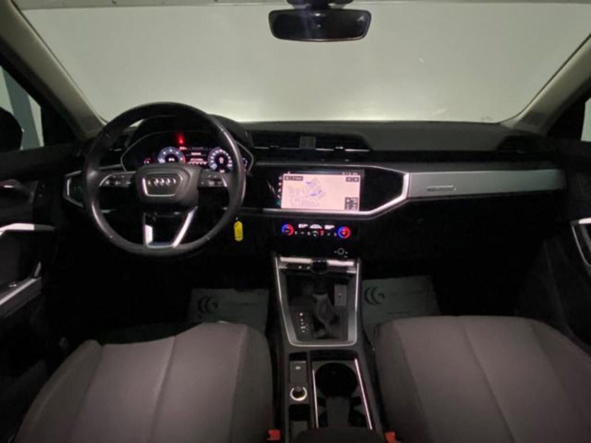 Audi Q3 35 TDI Business (7)