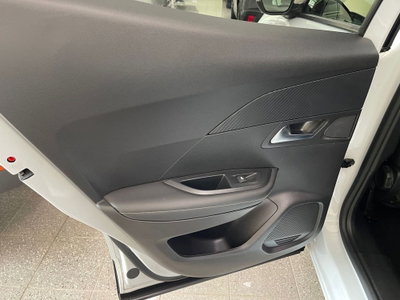 Peugeot 2008 1.2 turbo Allure 100cv (10)