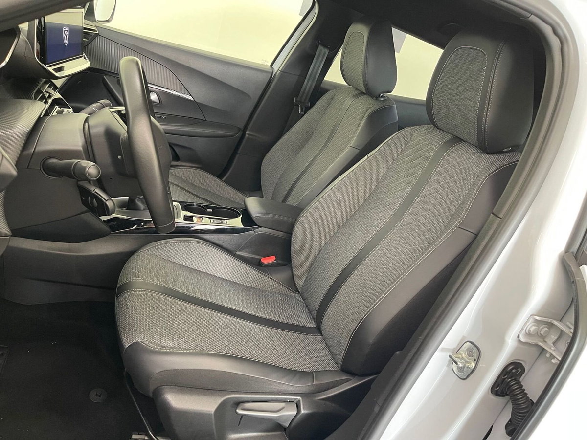 Peugeot 2008 1.2 turbo Allure 100cv (13)
