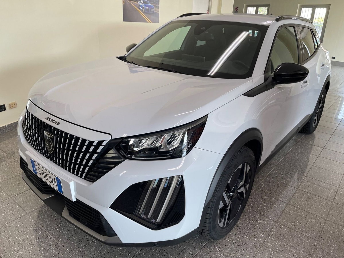 Peugeot 2008 1.2 turbo Allure 100cv (2)
