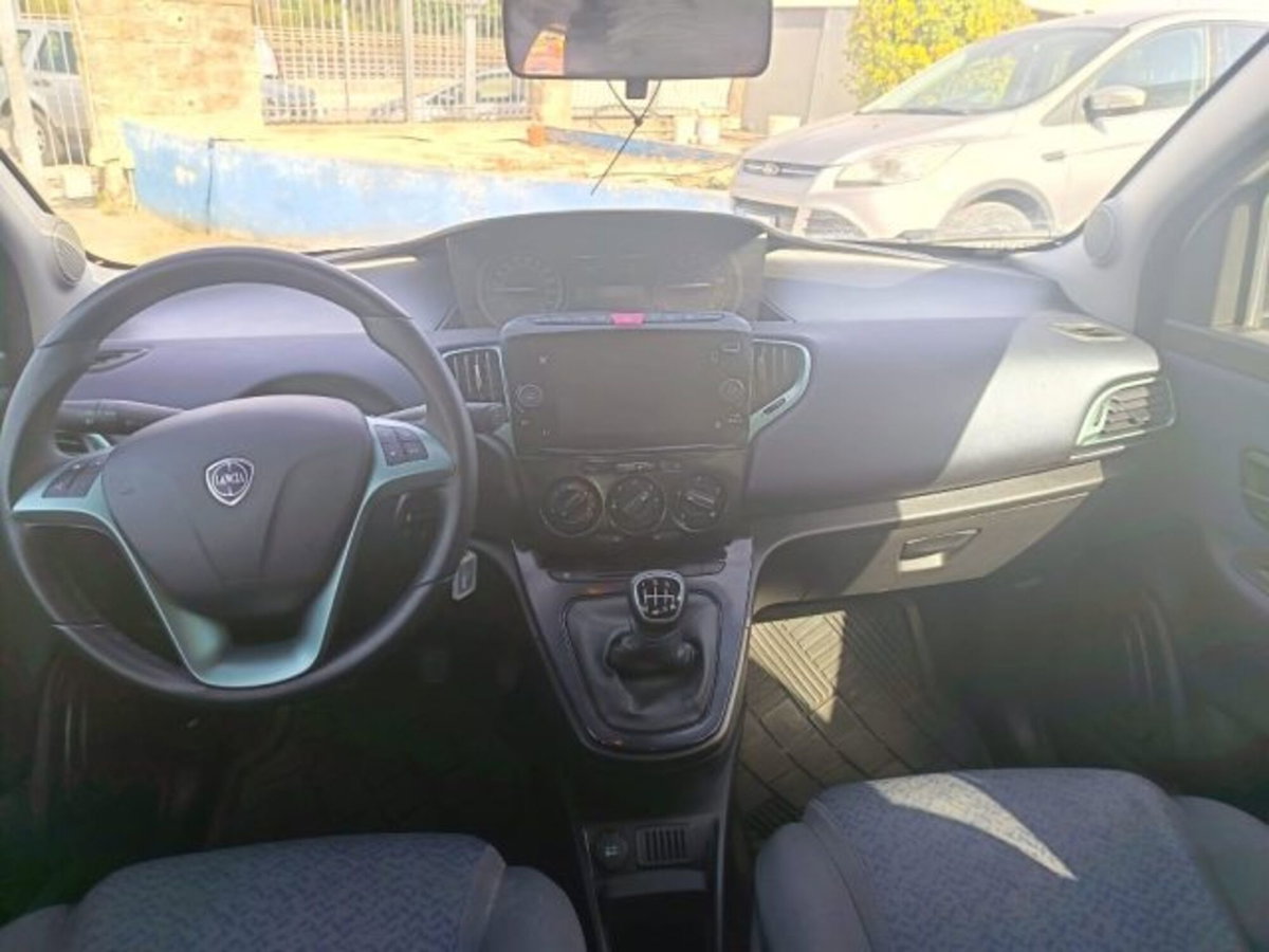 Lancia Ypsilon 1.0 FireFly 5 porte S&S Hybrid Alberta Ferretti (10)
