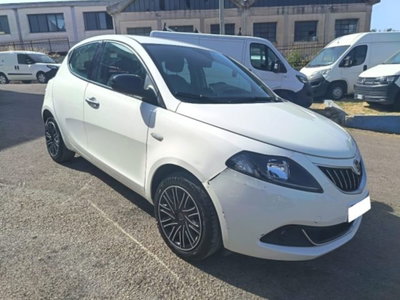 Lancia Ypsilon 1.0 FireFly 5 porte S&S Hybrid Alberta Ferretti (2)