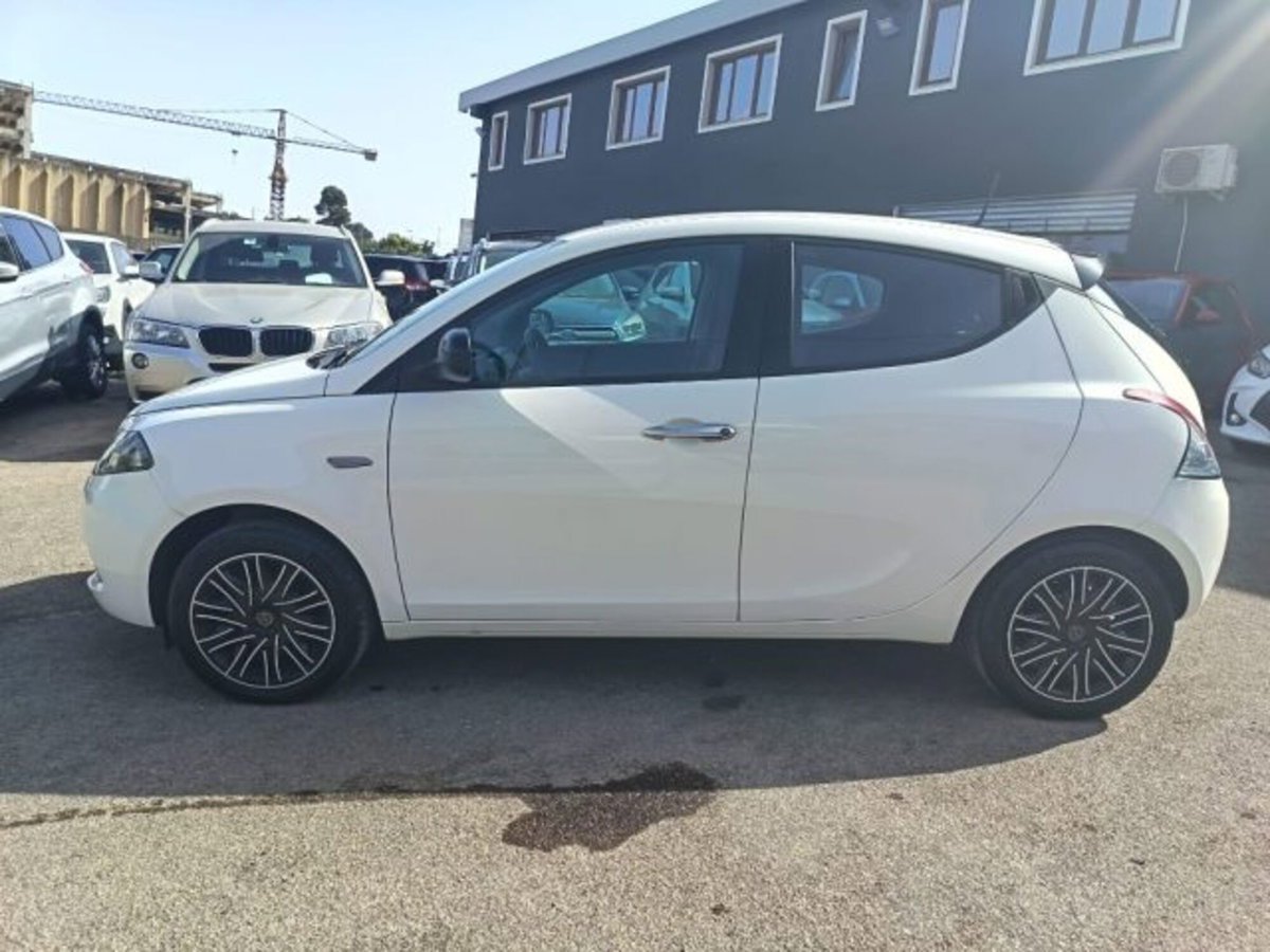 Lancia Ypsilon 1.0 FireFly 5 porte S&S Hybrid Alberta Ferretti (4)