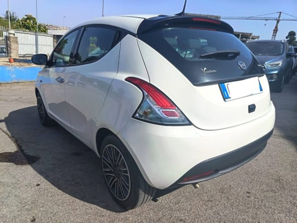 Lancia Ypsilon 1.0 FireFly 5 porte S&S Hybrid Alberta Ferretti (6)