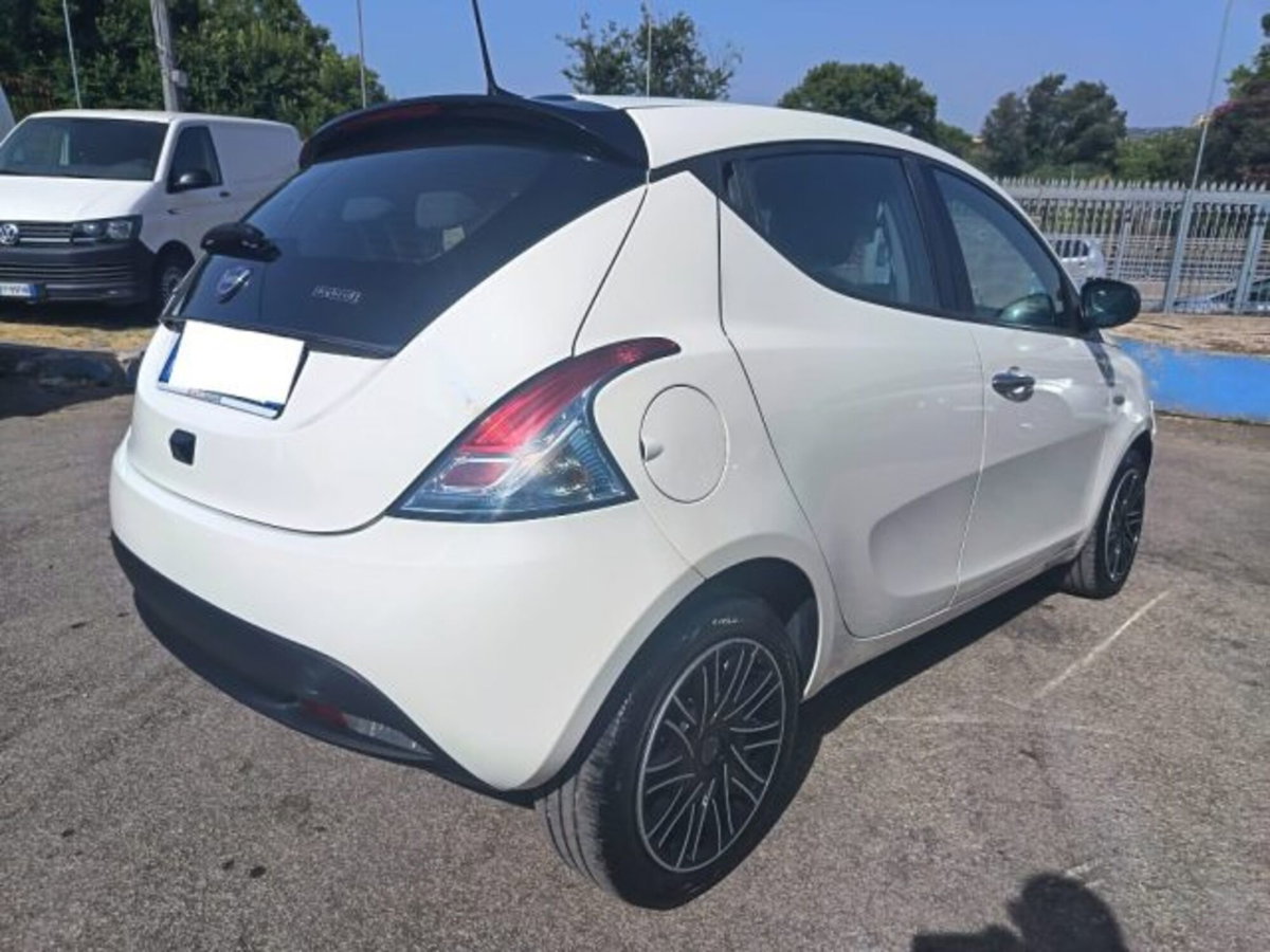 Lancia Ypsilon 1.0 FireFly 5 porte S&S Hybrid Alberta Ferretti (7)
