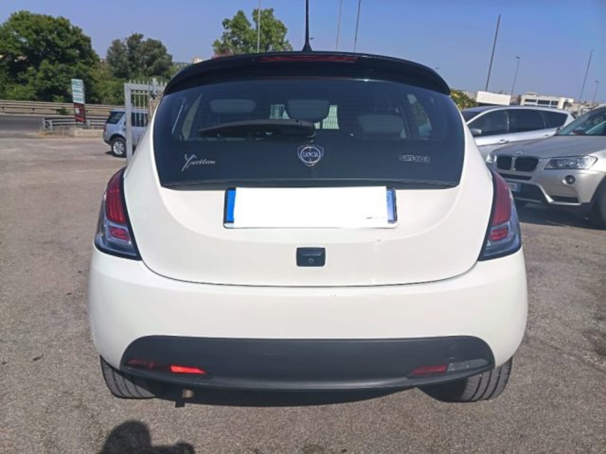 Lancia Ypsilon 1.0 FireFly 5 porte S&S Hybrid Alberta Ferretti (8)