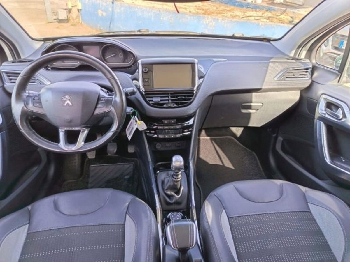 Peugeot 2008 e-HDi 115 CV Stop&Start Allure (10)