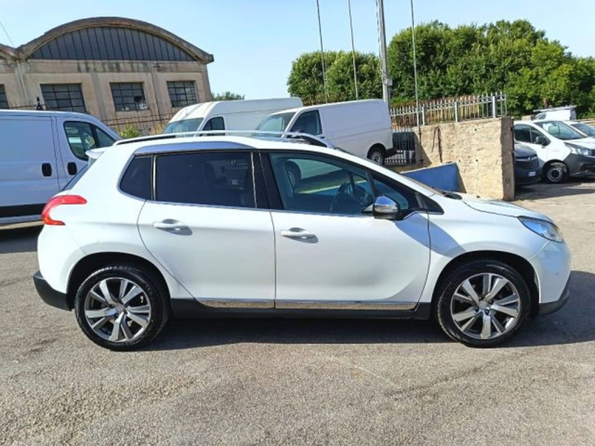 Peugeot 2008 e-HDi 115 CV Stop&Start Allure (5)