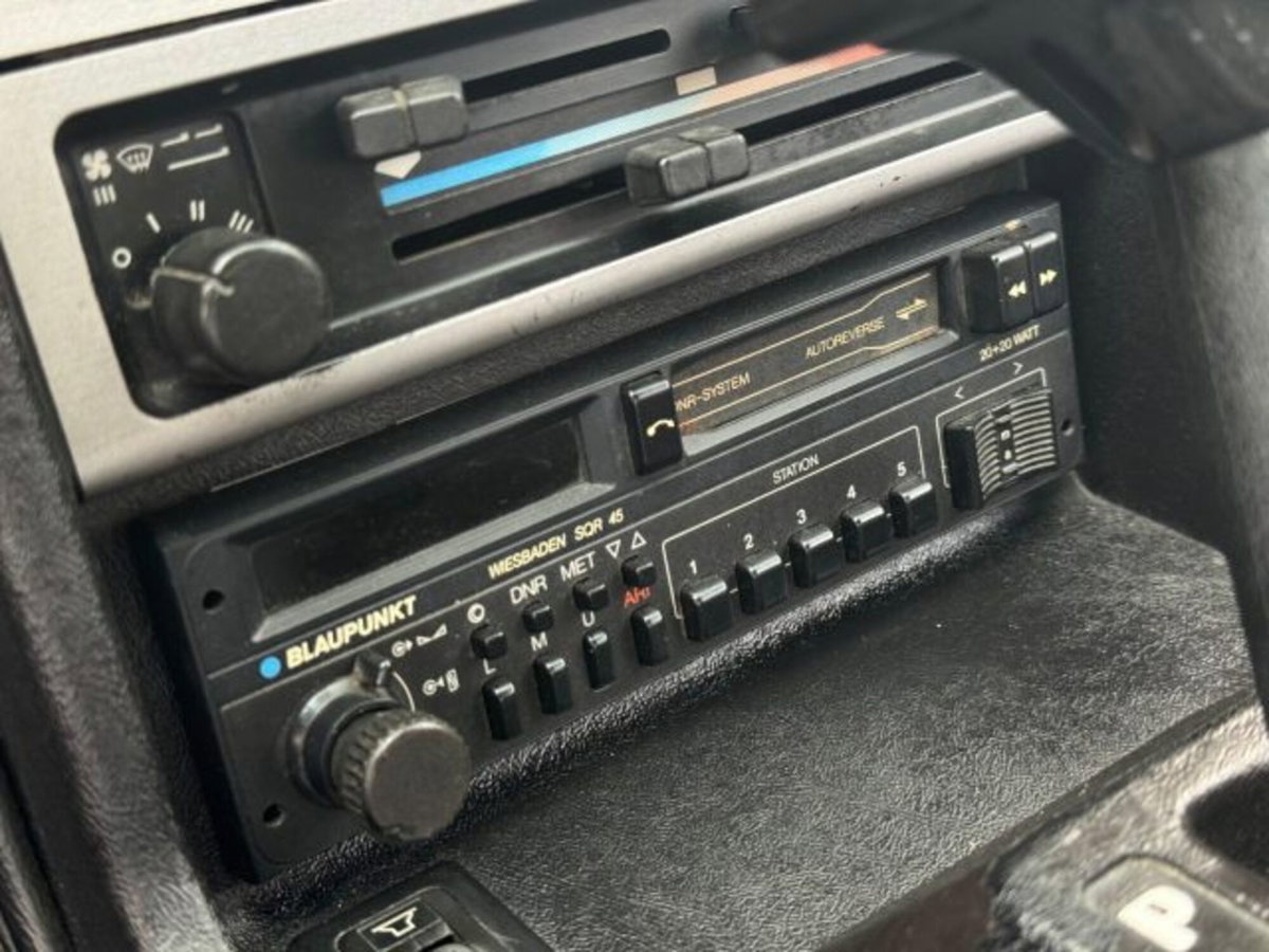 Porsche 944 Coupé 944 (15)
