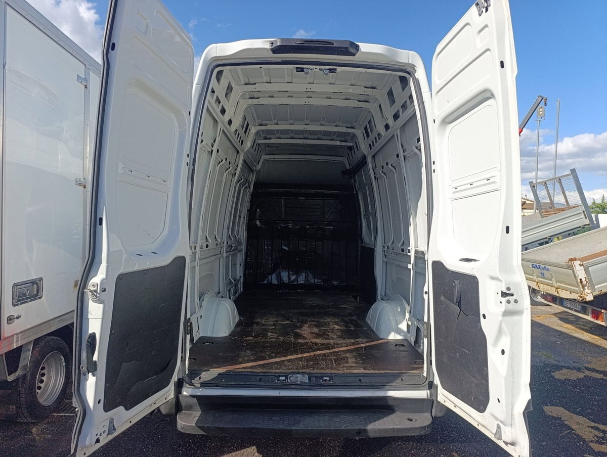 Iveco Daily Telaio 33S14 2.3 HPT PC Cabinato (5)