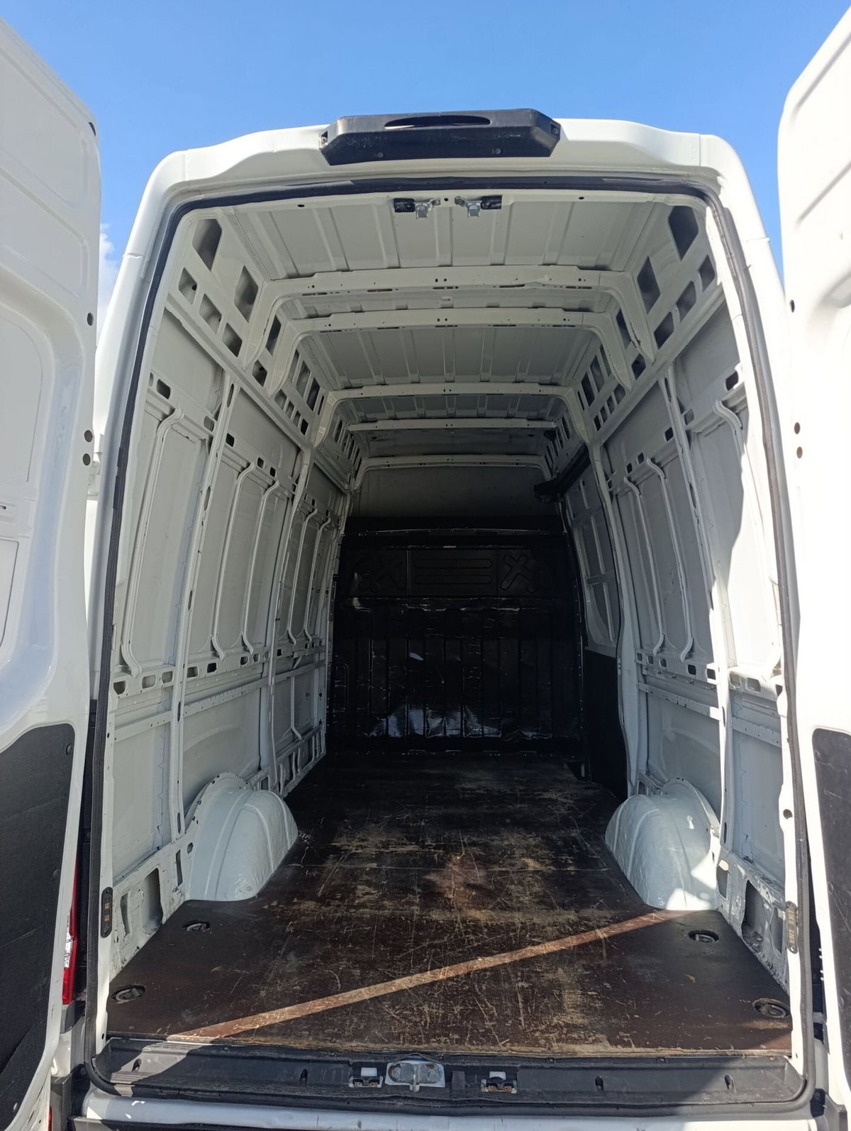 Iveco Daily Telaio 33S14 2.3 HPT PC Cabinato (6)