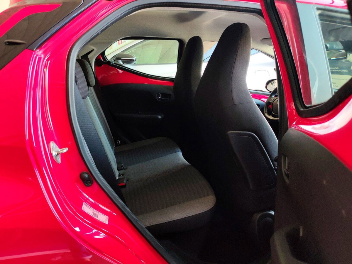 Toyota Aygo 1.0 VVT-i 72 CV 5 porte x-play (13)