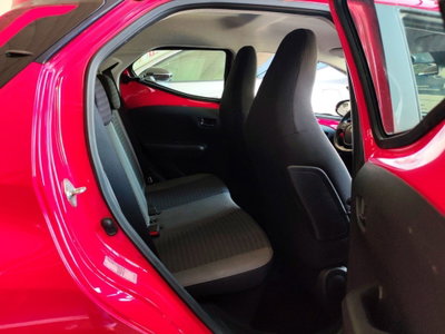 Toyota Aygo 1.0 VVT-i 72 CV 5 porte x-play (13)