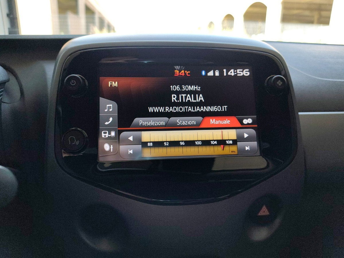 Toyota Aygo 1.0 VVT-i 72 CV 5 porte x-play (19)