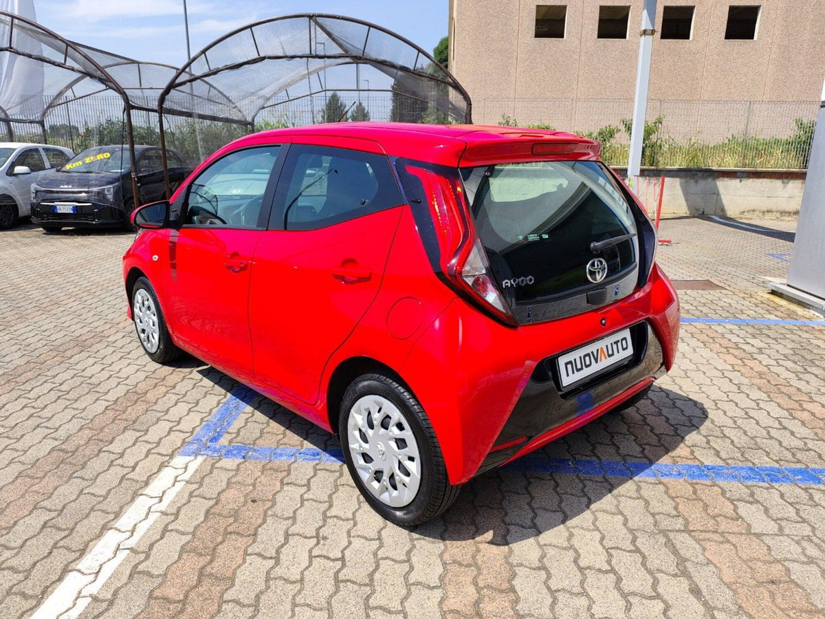 Toyota Aygo 1.0 VVT-i 72 CV 5 porte x-play (6)