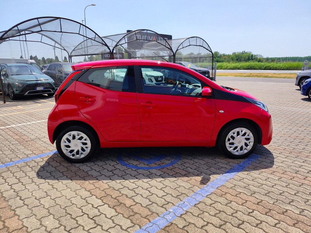 Toyota Aygo 1.0 VVT-i 72 CV 5 porte x-play (8)