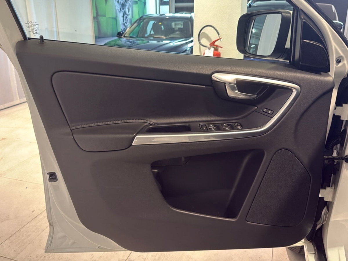 Volvo XC60 D3 Geartronic Momentum (18)