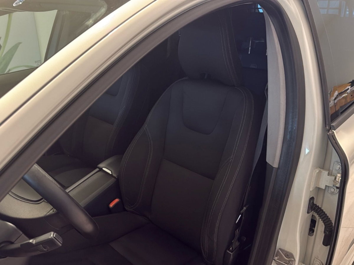 Volvo XC60 D3 Geartronic Momentum (3)