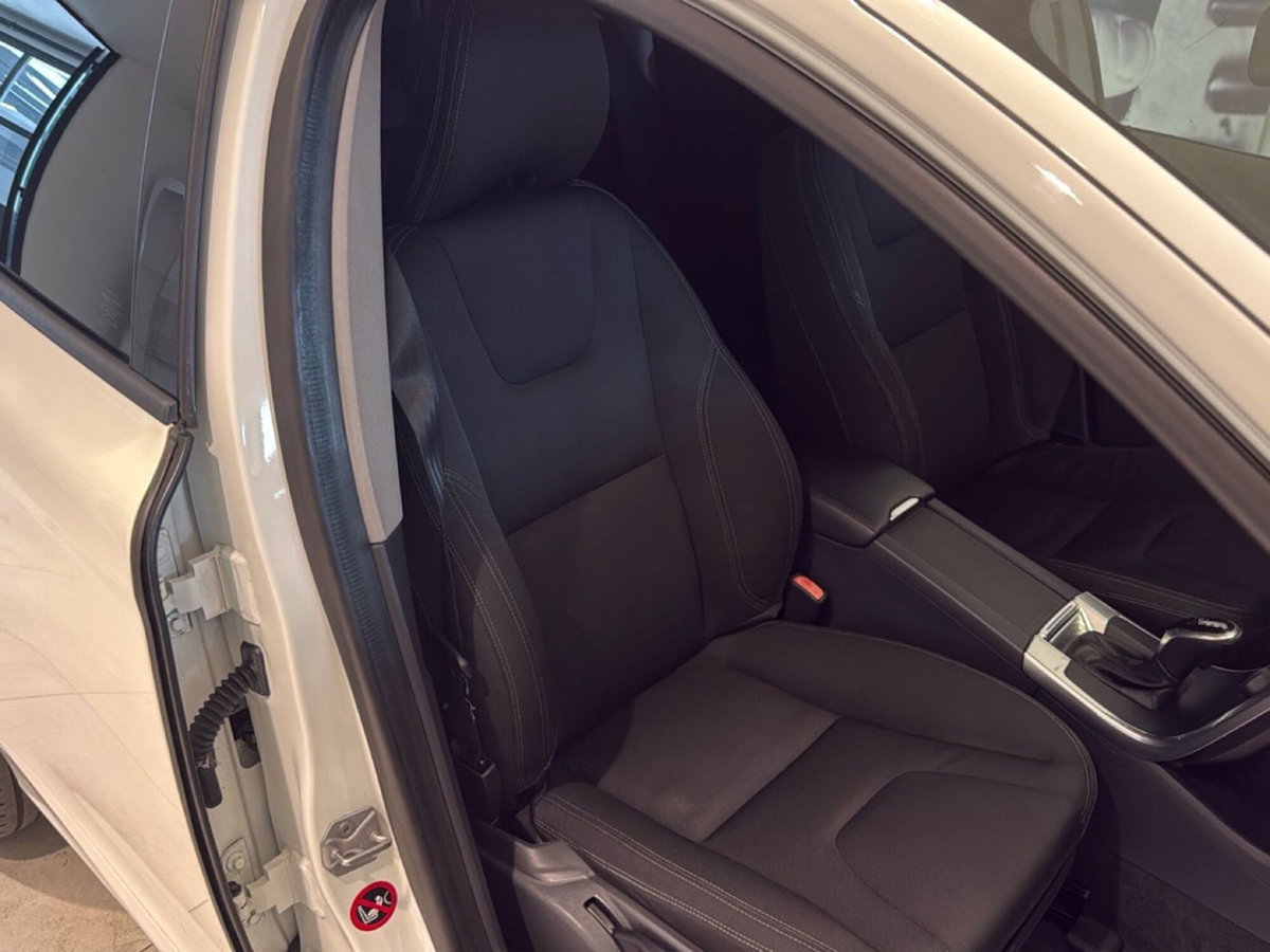 Volvo XC60 D3 Geartronic Momentum (5)
