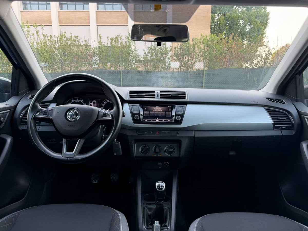 Skoda Fabia 1.0 MPI 60 CV Design Edition (12)