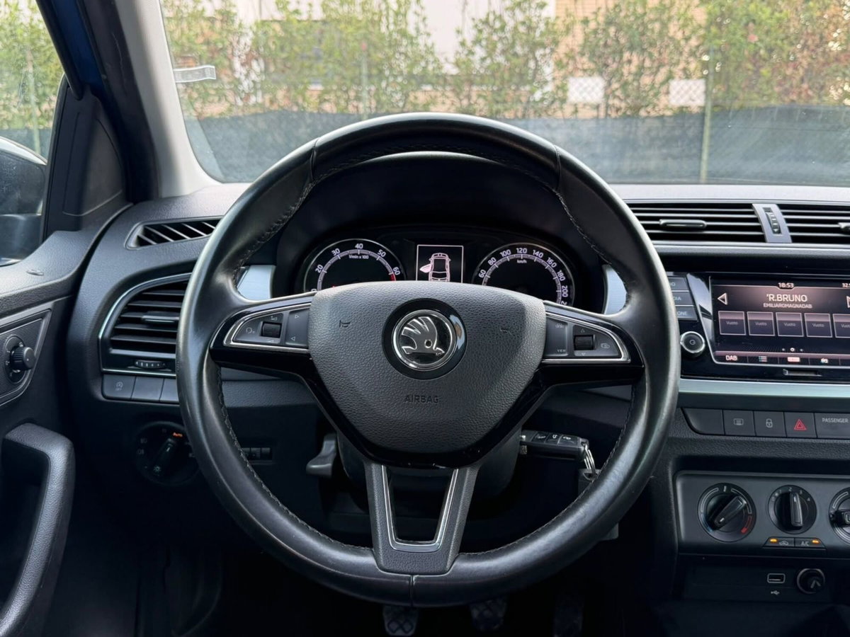 Skoda Fabia 1.0 MPI 60 CV Design Edition (13)