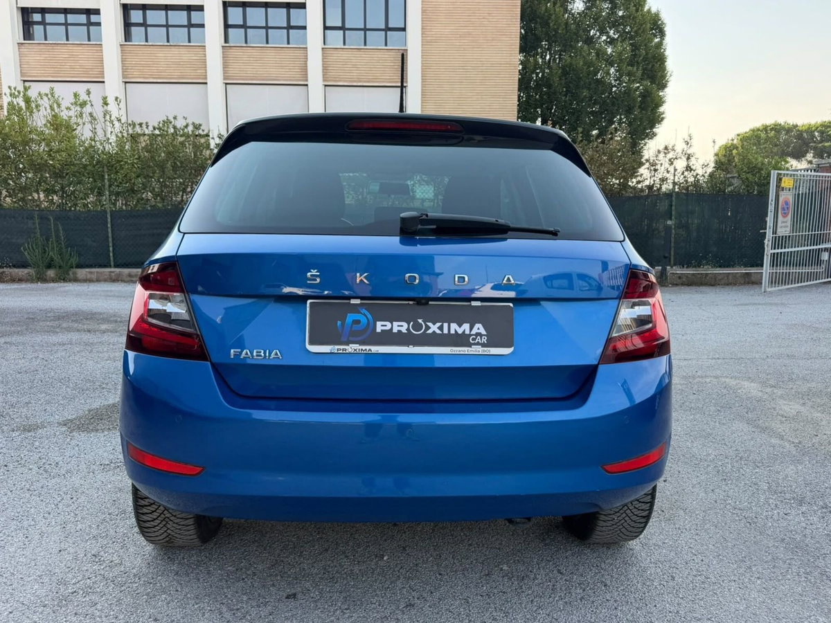 Skoda Fabia 1.0 MPI 60 CV Design Edition (8)