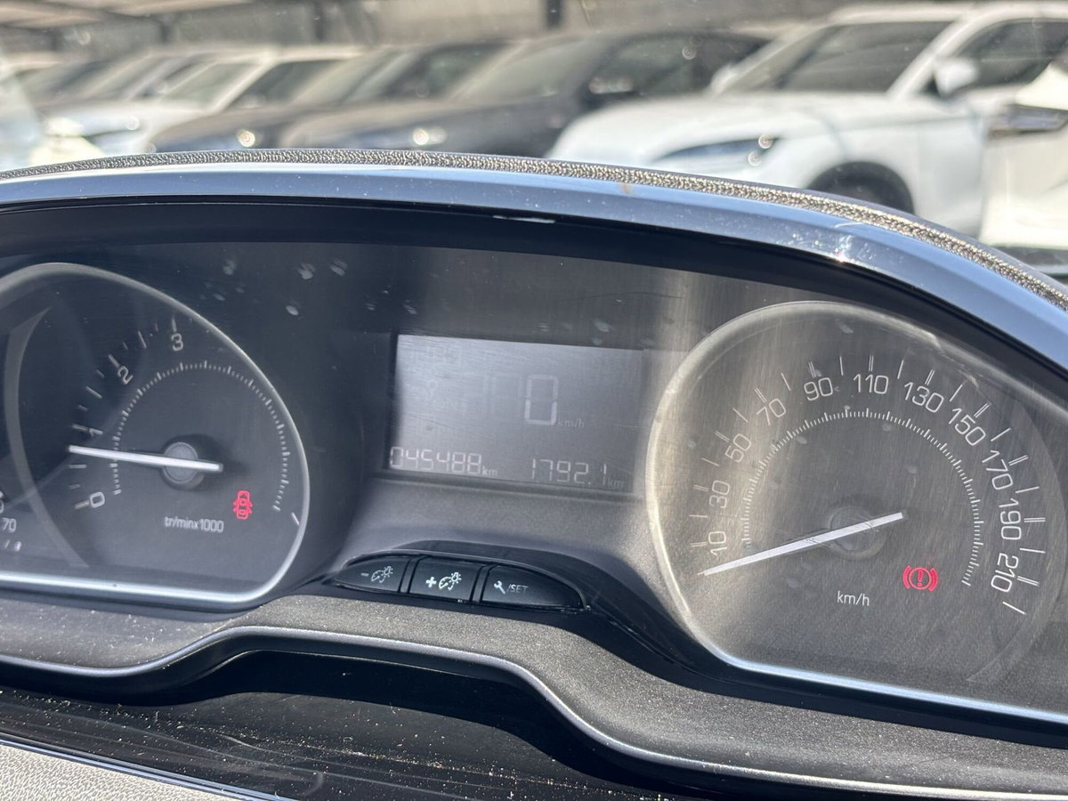 Peugeot 208 68 5 porte Active (12)