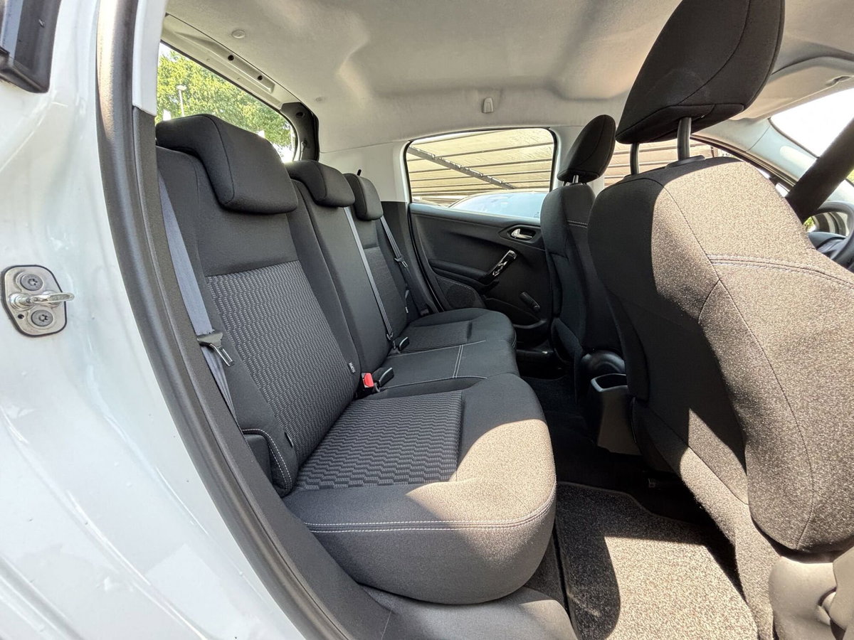 Peugeot 208 68 5 porte Active (8)