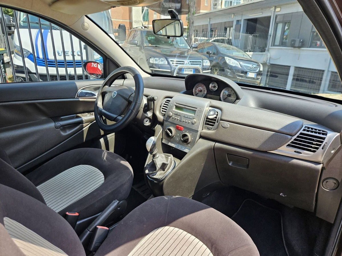 Lancia Ypsilon 1.2 (8)