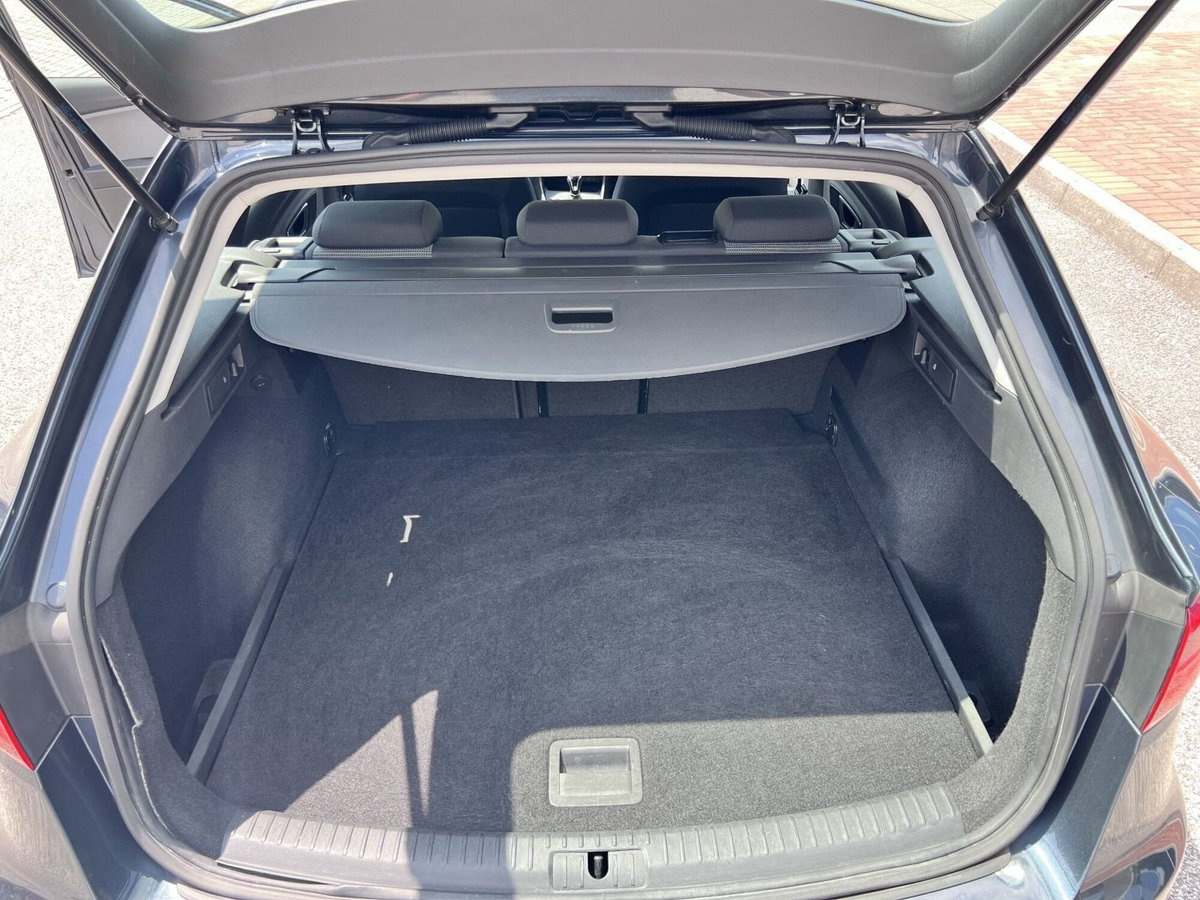 SEAT Leon ST 1.6 TDI 115 CV Business (9)