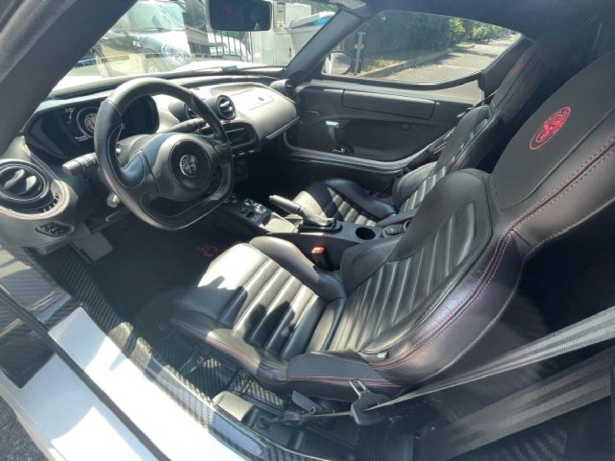 Alfa Romeo 4C Coupé 4C 1750 TBi (15)