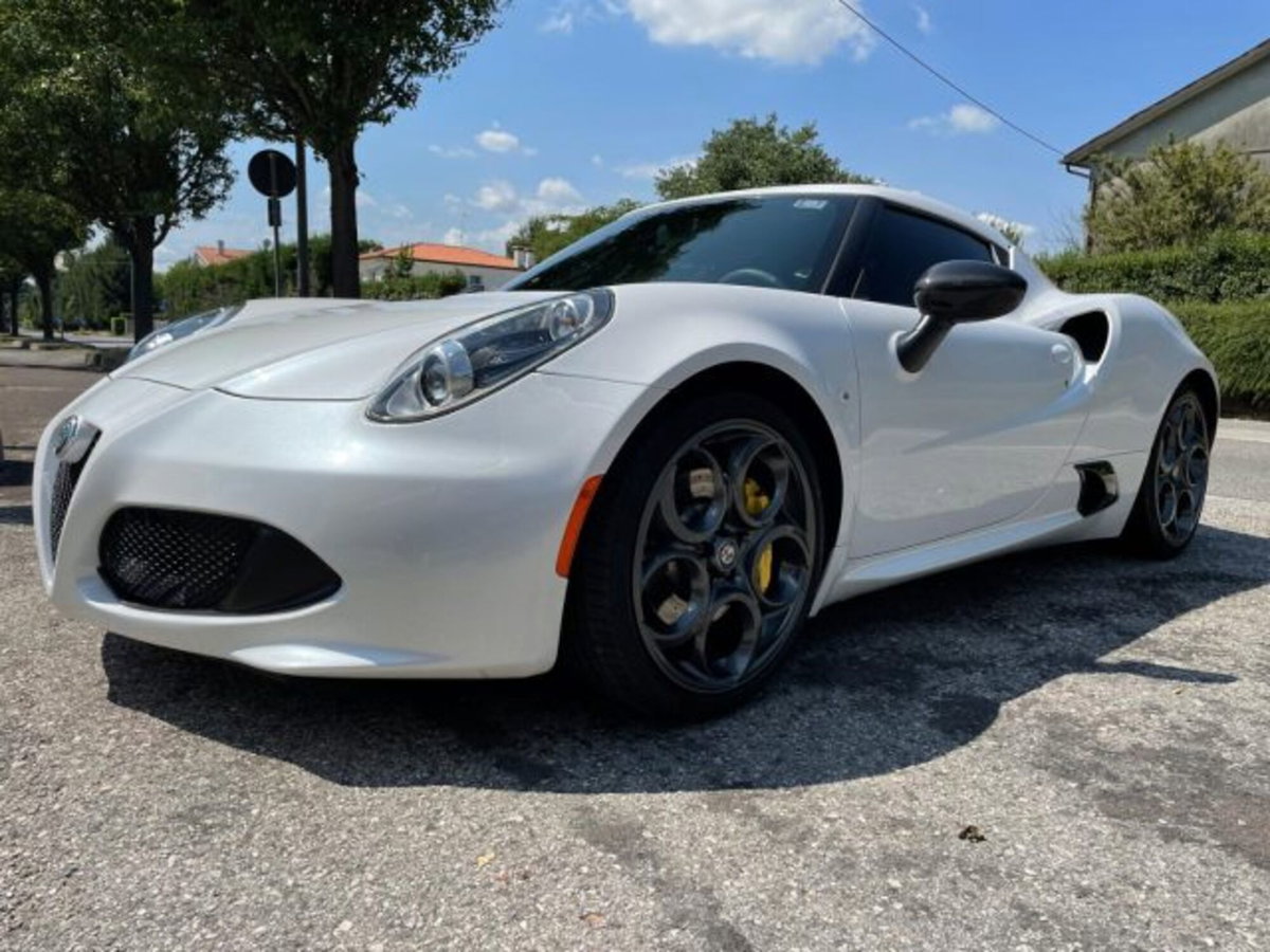 Alfa Romeo 4C Coupé 4C 1750 TBi (2)