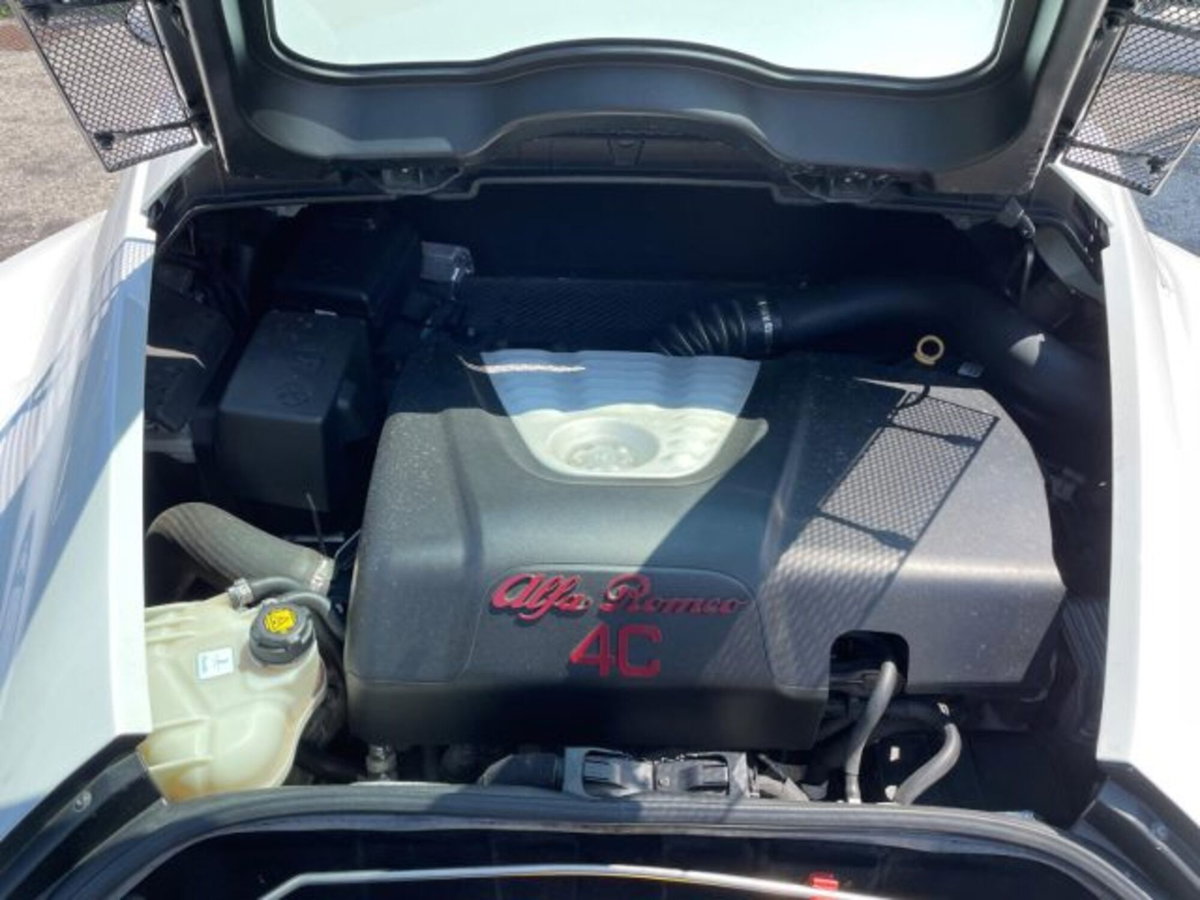 Alfa Romeo 4C Coupé 4C 1750 TBi (20)