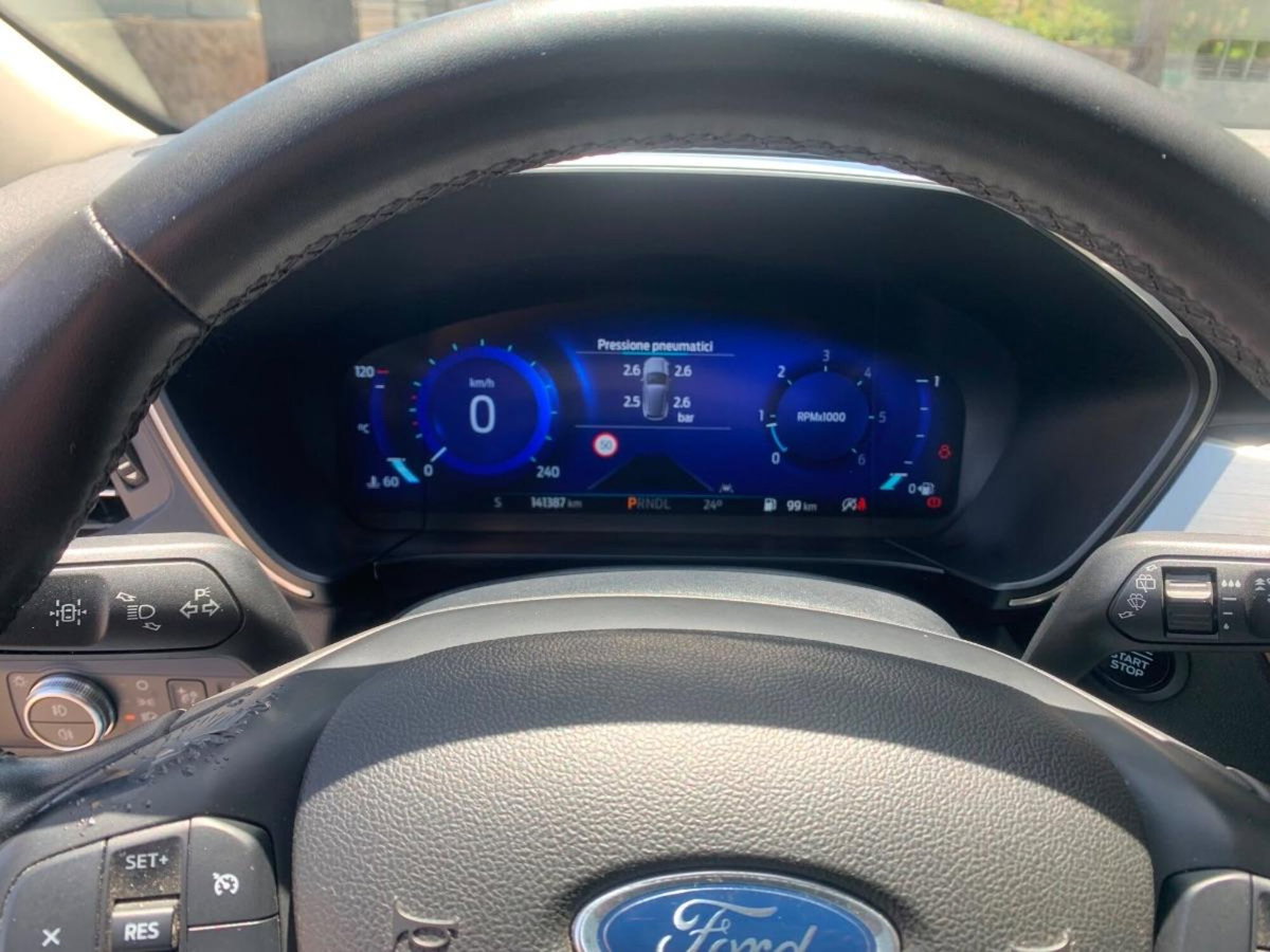 Ford Kuga 1.5 EcoBlue 120 CV 2WD ST-Line (14)