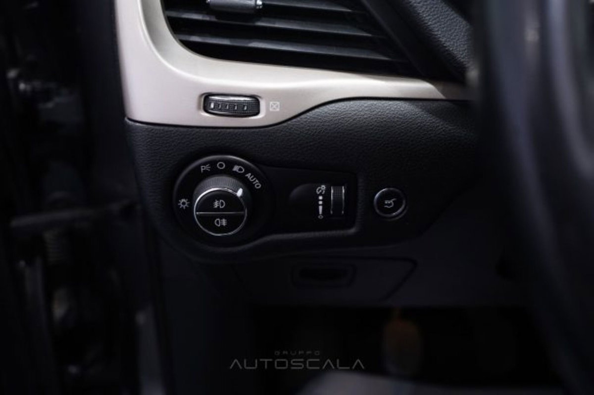 Jeep Cherokee 2.0 Mjt II Limited (13)