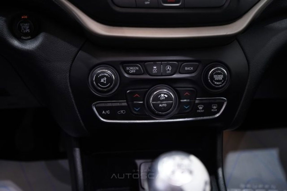 Jeep Cherokee 2.0 Mjt II Limited (17)