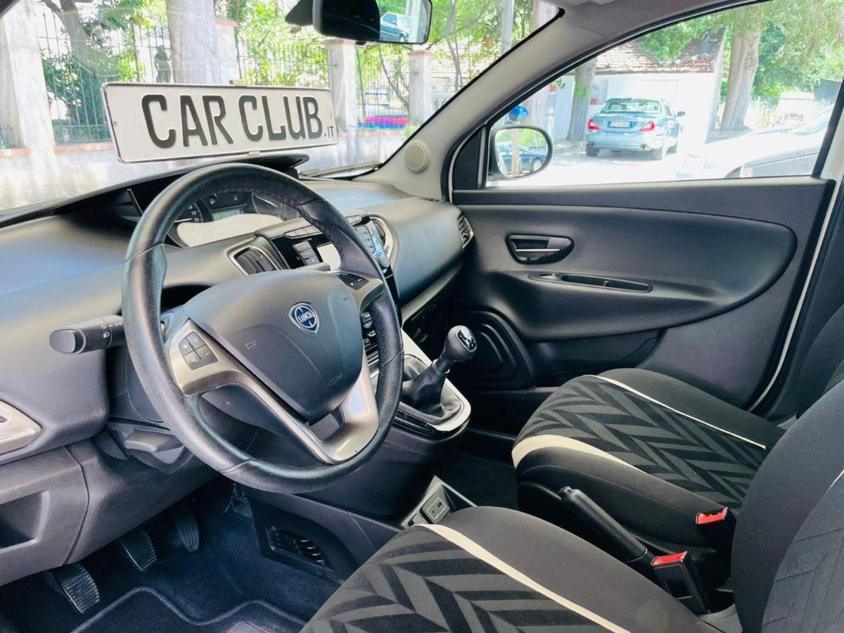Lancia Ypsilon 1.2 69 CV 5 porte GPL Ecochic Gold (10)