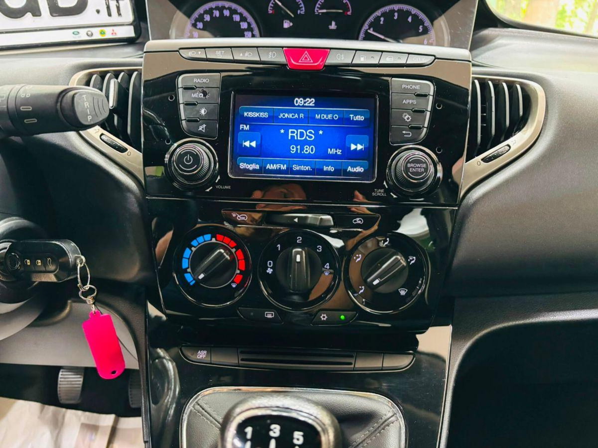 Lancia Ypsilon 1.2 69 CV 5 porte GPL Ecochic Gold (17)