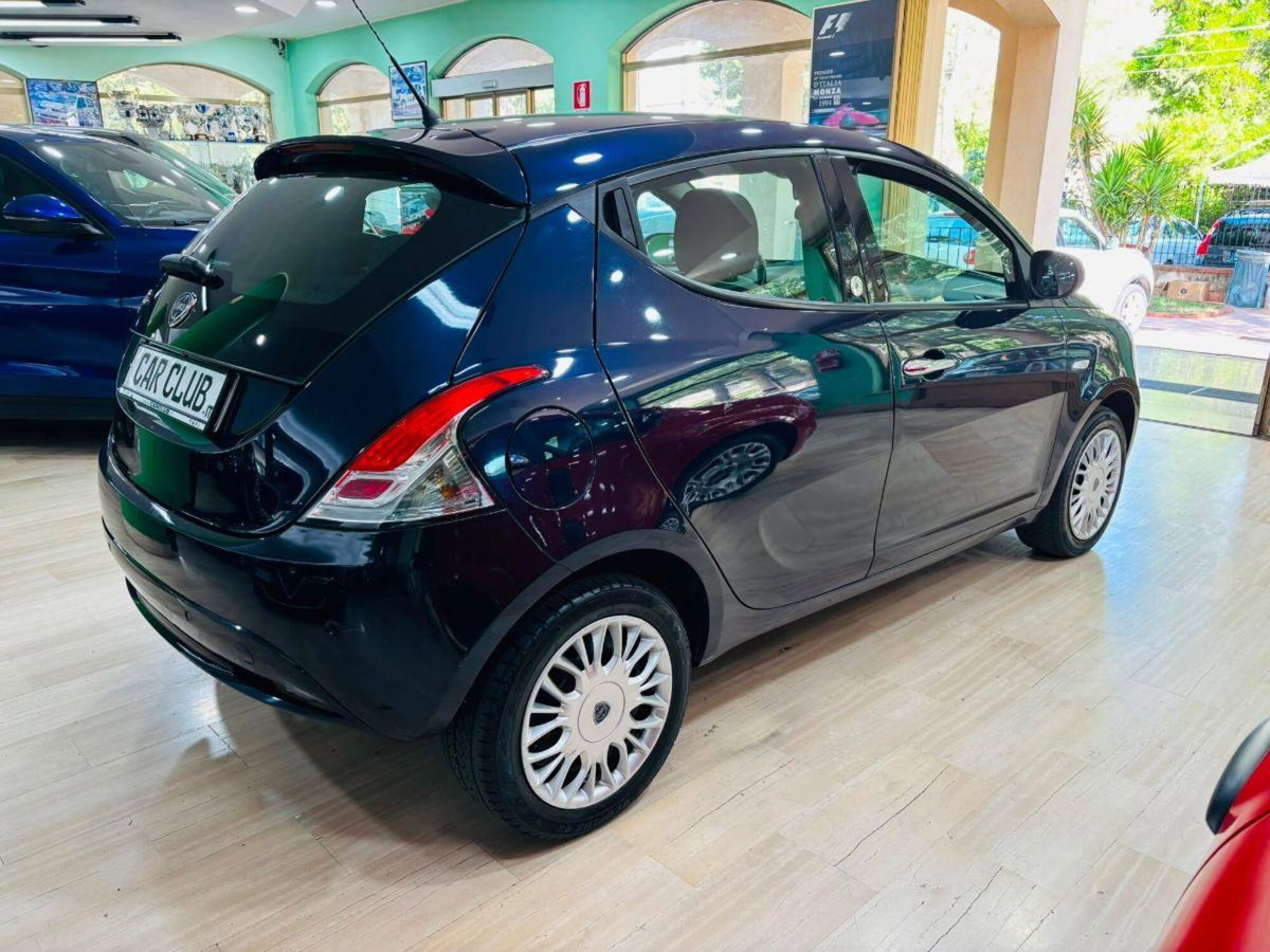 Lancia Ypsilon 1.2 69 CV 5 porte GPL Ecochic Gold (4)