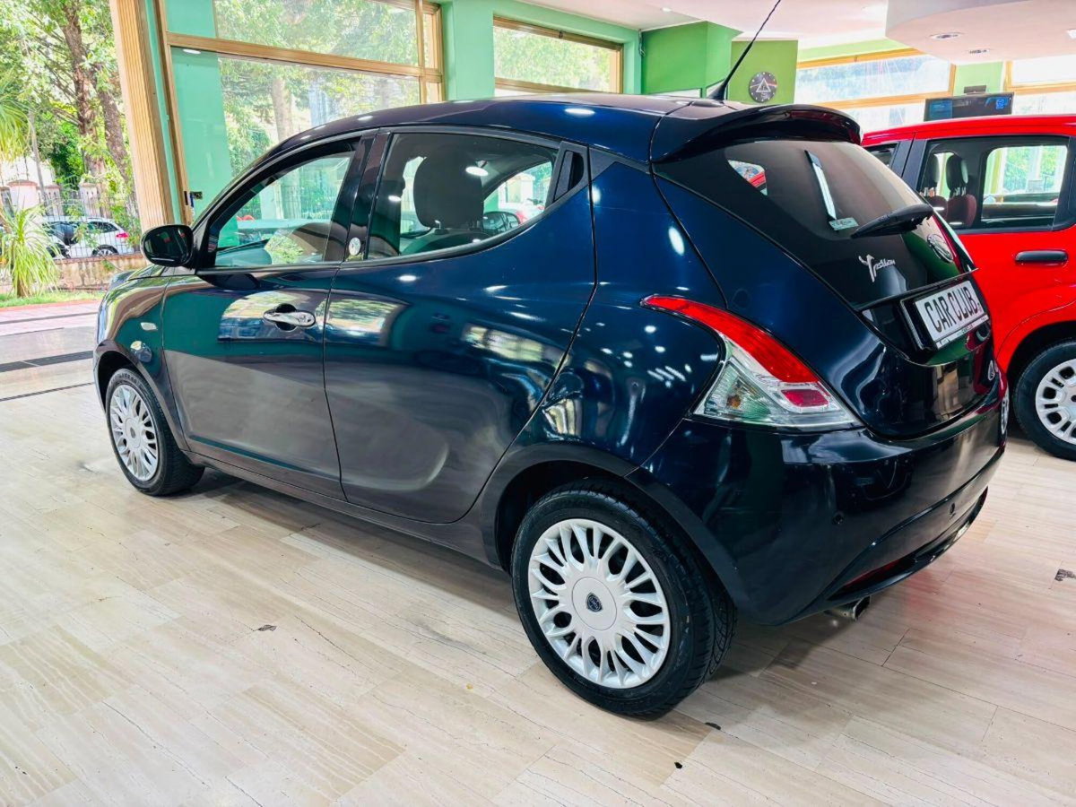 Lancia Ypsilon 1.2 69 CV 5 porte GPL Ecochic Gold (6)