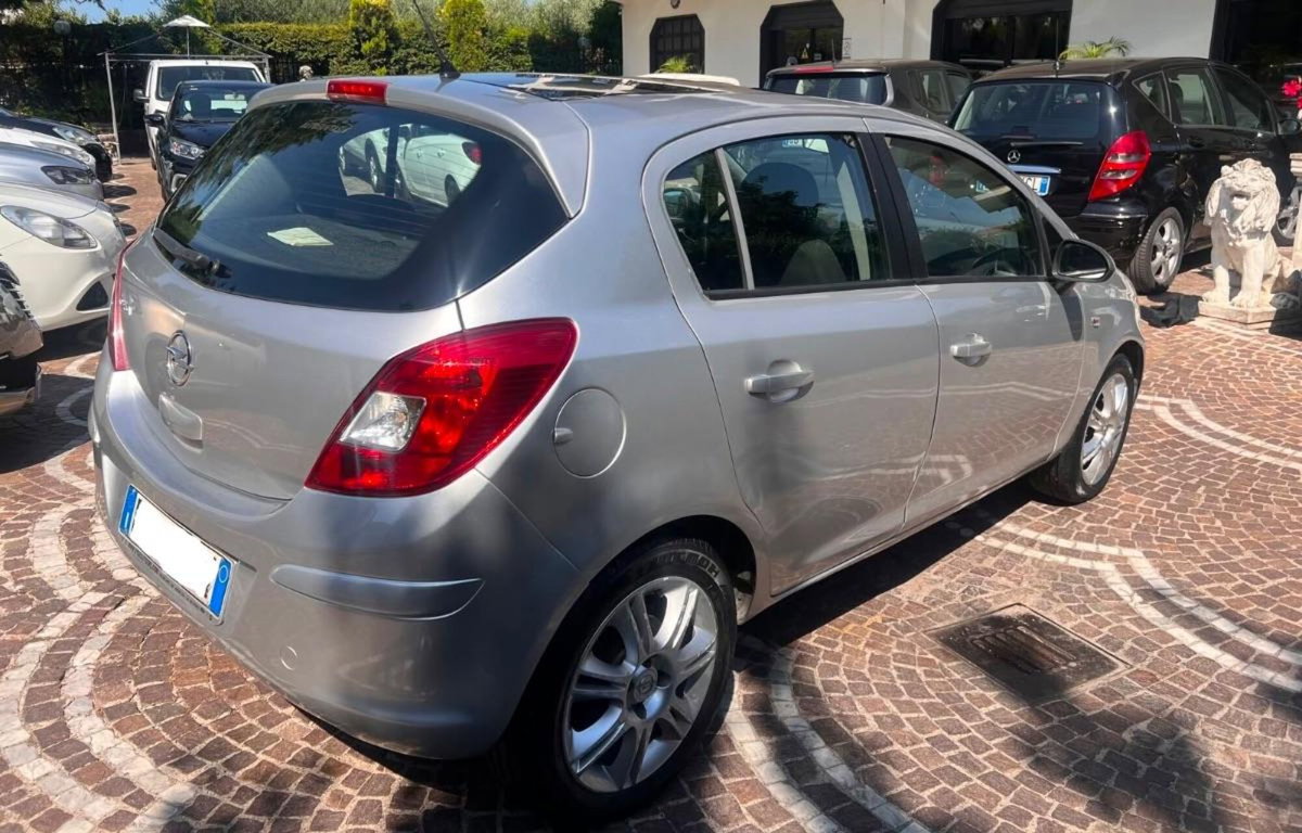 Opel Corsa 1.2 85CV 5 porte GPL-TECH Edition (4)