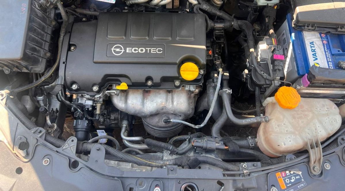 Opel Corsa 1.2 85CV 5 porte GPL-TECH Edition (9)