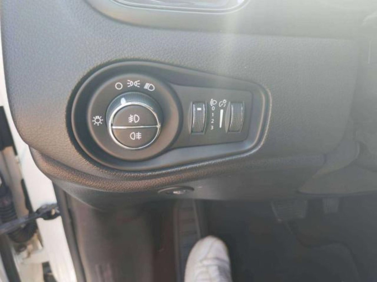 Jeep Renegade 1.3 T4 190CV PHEV 4xe AT6 Limited (11)